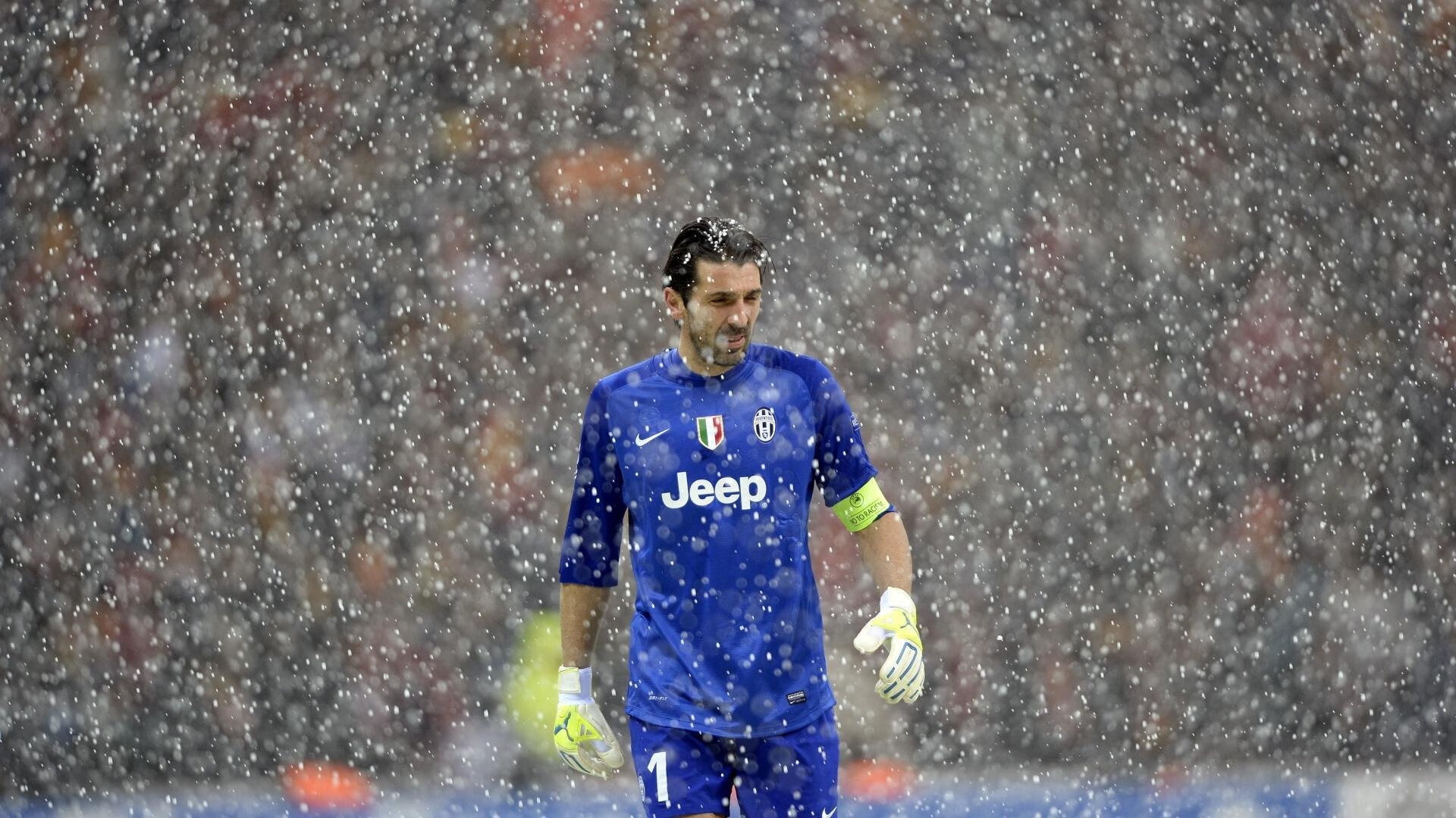 中超中国队复仇世界杯预选赛 球迷欢呼热烈，中超复赛时间